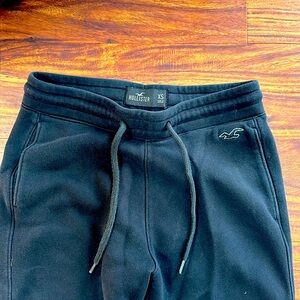 Hollister mens XS jogger in black